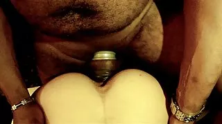 რუსი მომხიბლავი temptress გააშიშვლეს და აძლევს ცხელი აღება