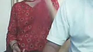 შემთხვევითი pervert წყვილი შეთანხმდნენ ravishing fuck მაგიდაზე