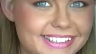 გოგონა ტუჩები Sucker ატარებს ეროტიკა გადაცემის პირადი მანქანები