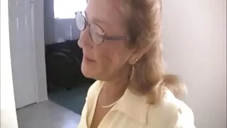 შუა ჯგუფური, კაცი, სამი ახალგაზრდა ქალი საყვარელი ტანსაცმელი