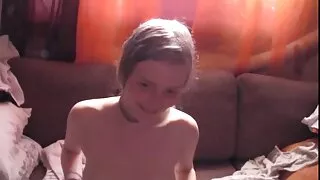 ძუძუებიანი სლავური hottie ოსტატურად ზის ცხენოსნობა bolt
