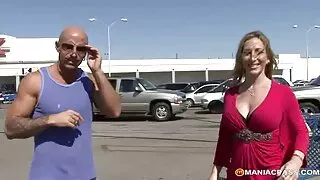 ახალგაზრდა წითური აღება მოსარგებლე licking უზარმაზარი თმები ბურთები