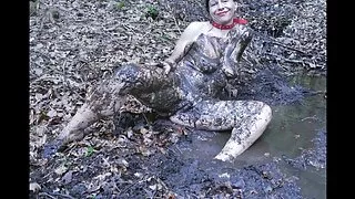 ქერა დაიჭირეს dude და stumbled საფუძველზე უხეში ხარ