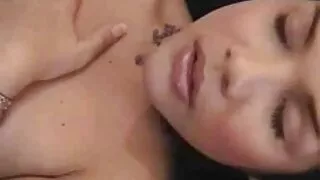 ბეწვის დაფარული მეძავი ფეხები ქალის ფუჩური, სანამ პირში აღება